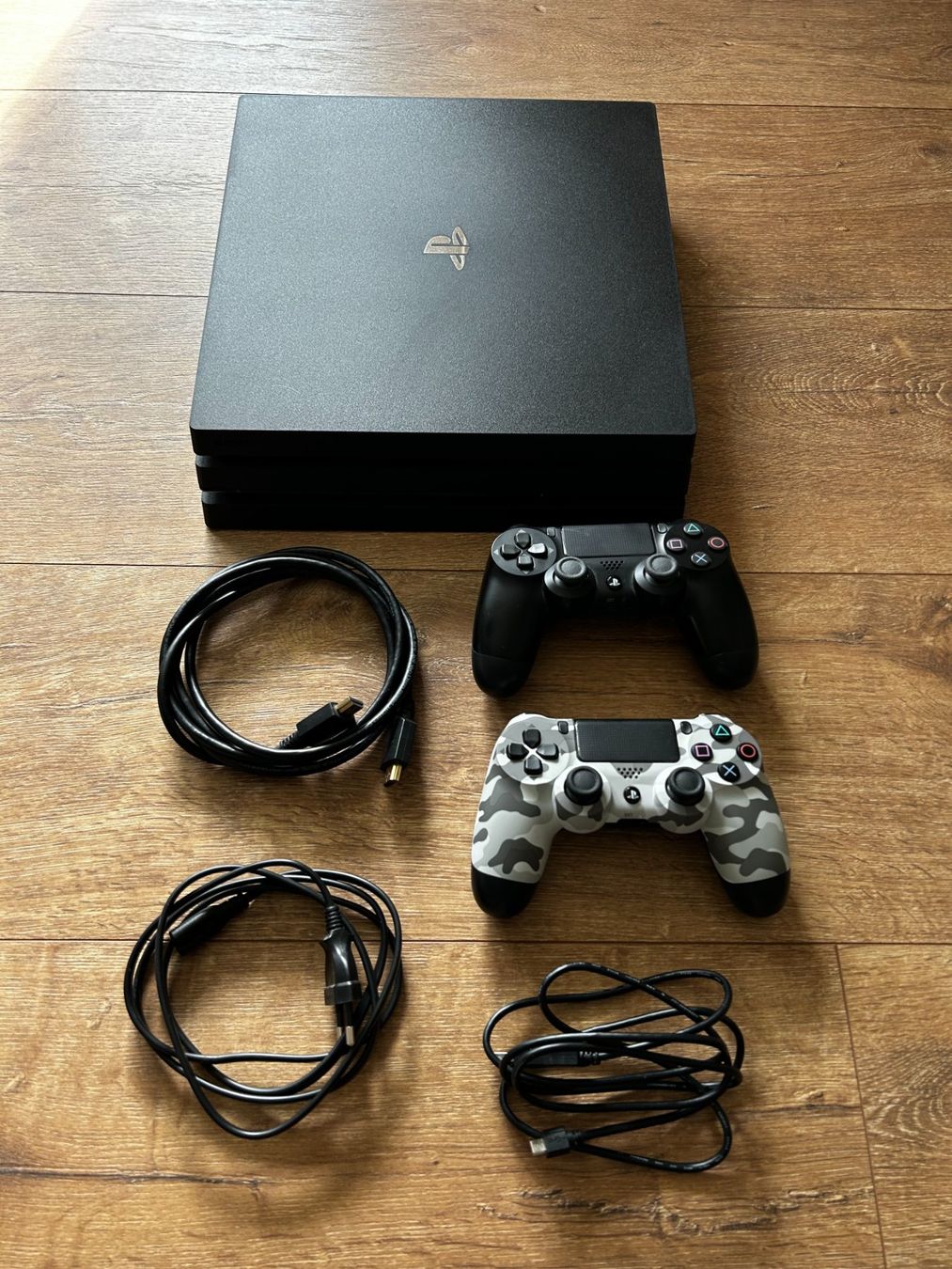 Sony Konsolen: PS 4 Pro – Gebraucht aus Luzern von jan_rkj6