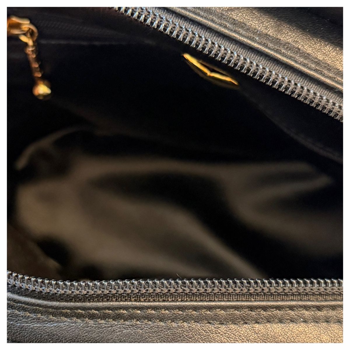 Taschen für Damen: Halbrund geformte Vintage-Umhängetasche – Neu (gemäss Beschreibung) aus Schlieren von RoPue 7