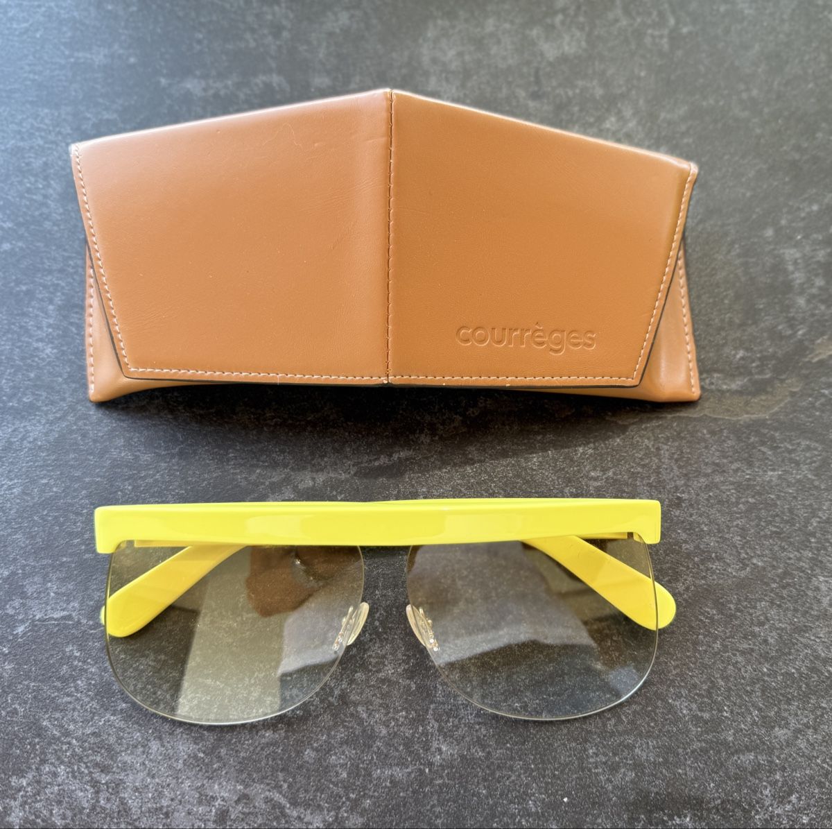 Occhiali & Lenti: Lunettes Courrèges réédition récente jaune fluo – Nuovo (secondo la descrizione) da Trelex venduto da AnnabelleLelie