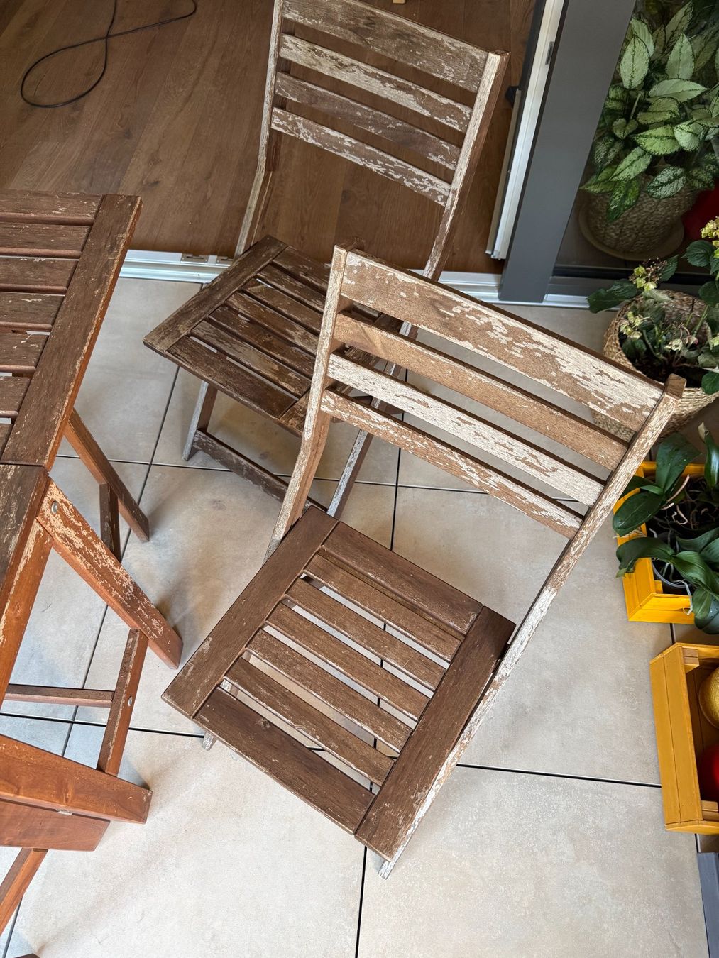 Ikea Set di tavolo e panche: Tisch + 2 Klappstühle / Table + 2 chaises pliantes – Usato da Au ZH venduto da Nicolet0620 1