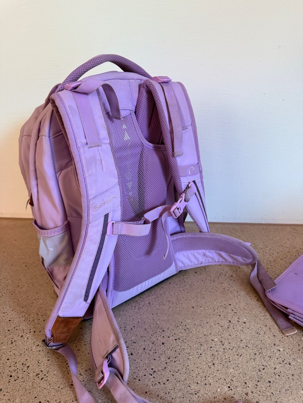 Satch Sacs & sacs à dos: Satch Rucksack Flieder mit Laptop-Tasche – D'occasion à Wohlen AG par sel_2zd6 7