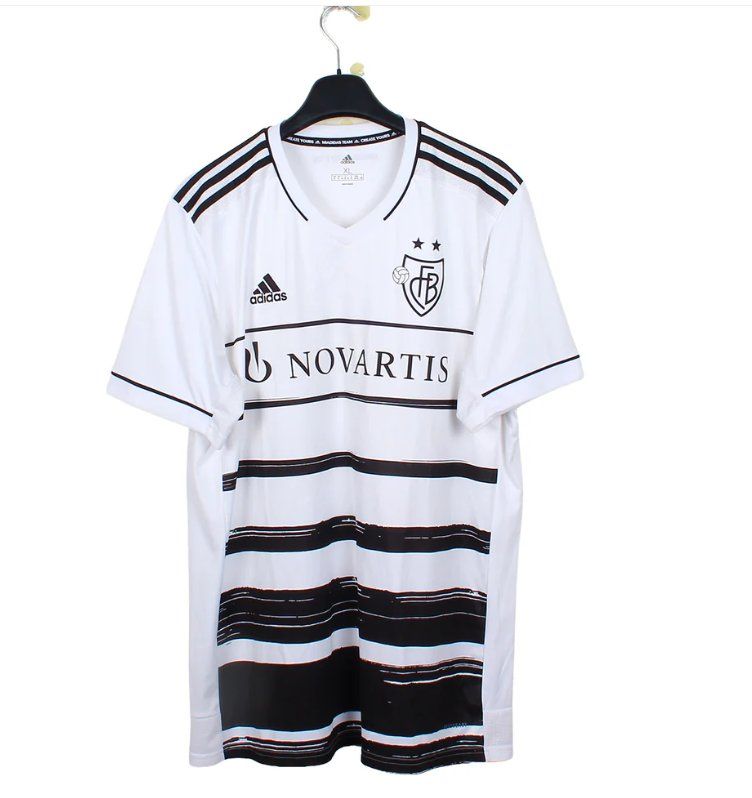 FC Bâle Maillots de corps & Pantalons: FC Basel – D'occasion à Sâles (Gruyère) par Rapha1111