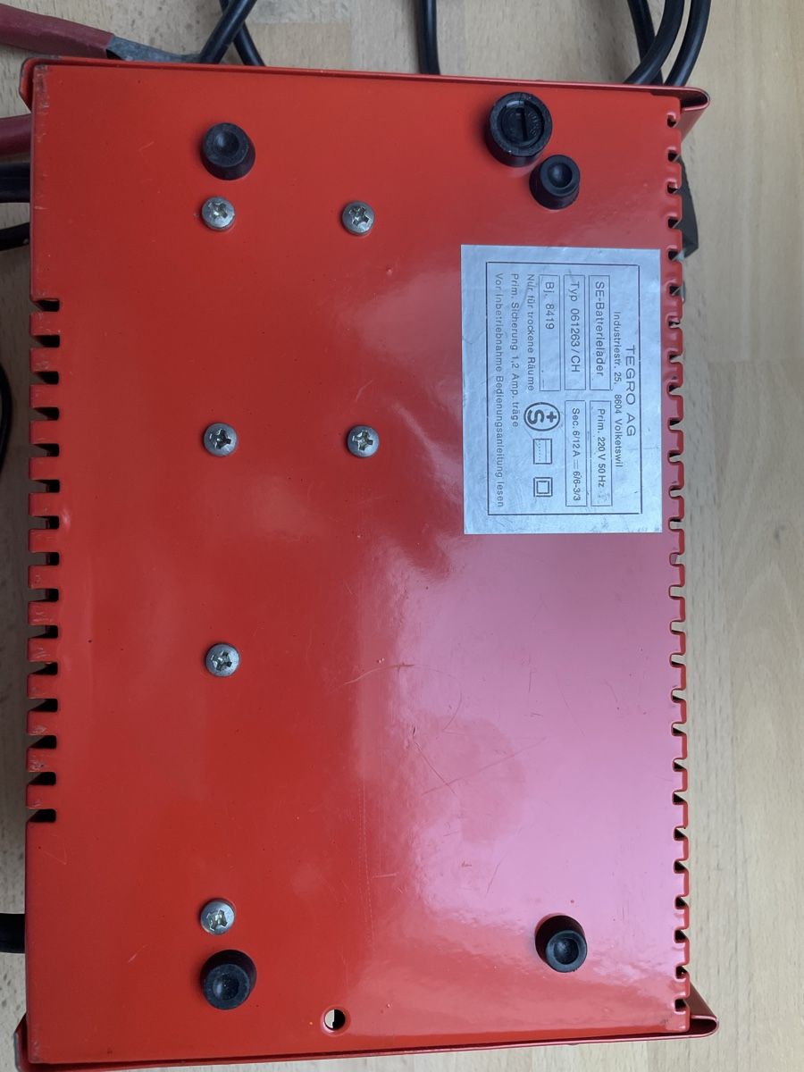 Caricabatterie: Absaar Batterieladegerät 6V/12V – Usato da Moosleerau venduto da rol_5p95 2