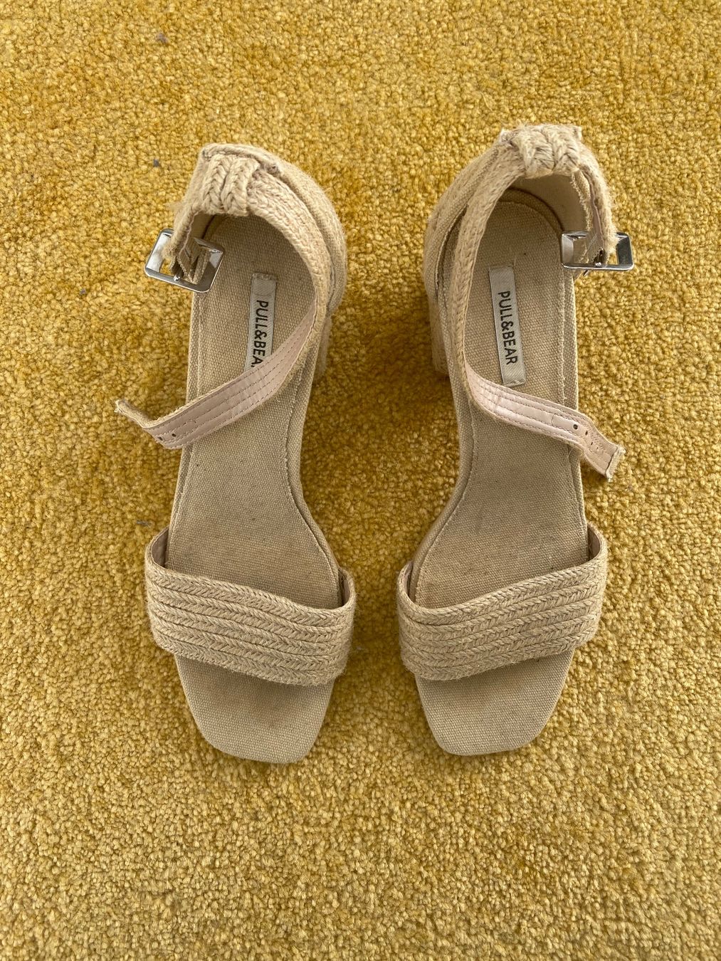 Pull&Bear Scarpe da donna: BEIGE SANDALETTEN MIT ABSATZ – Usato da Zürich venduto da isabel137 2