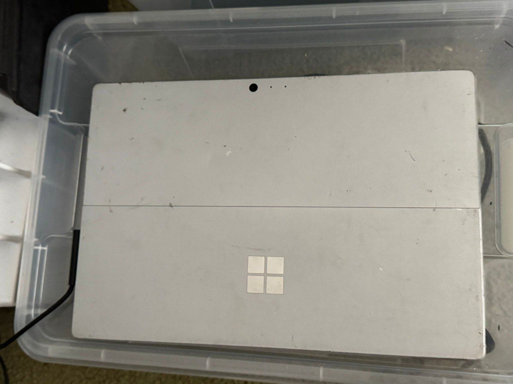 Microsoft Notebook: Surface pro 5 - 256gb, i5, 16gb RAM!! Ab 10CHF!! – Usato da Olten venduto da HoYa01 1