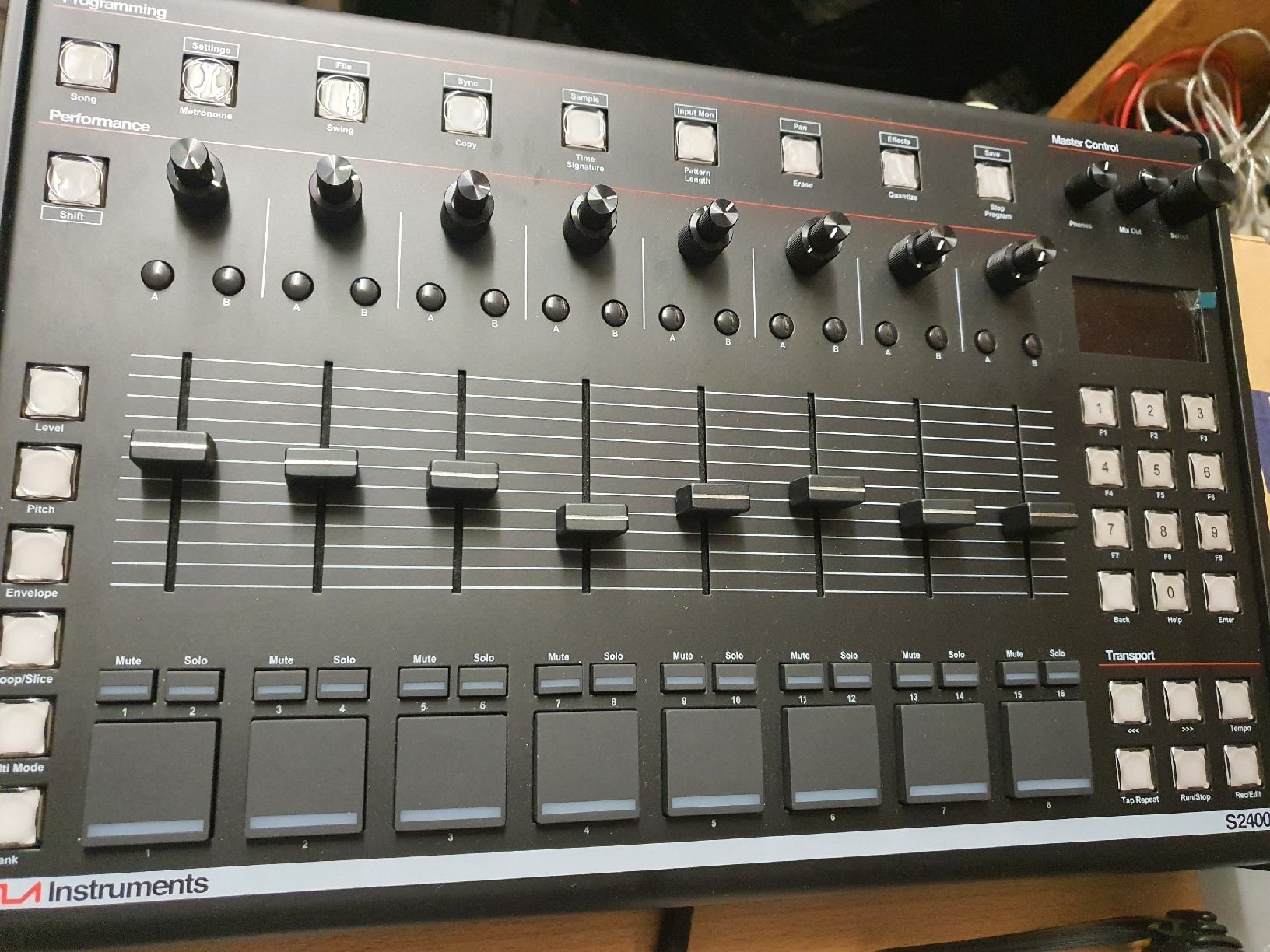 Musikinstrumente: Isla Instruments S2400 Sampler 1a Zustand- produktionsstpp! – Neu (gemäss Beschreibung) aus Muri AG von Jeromia