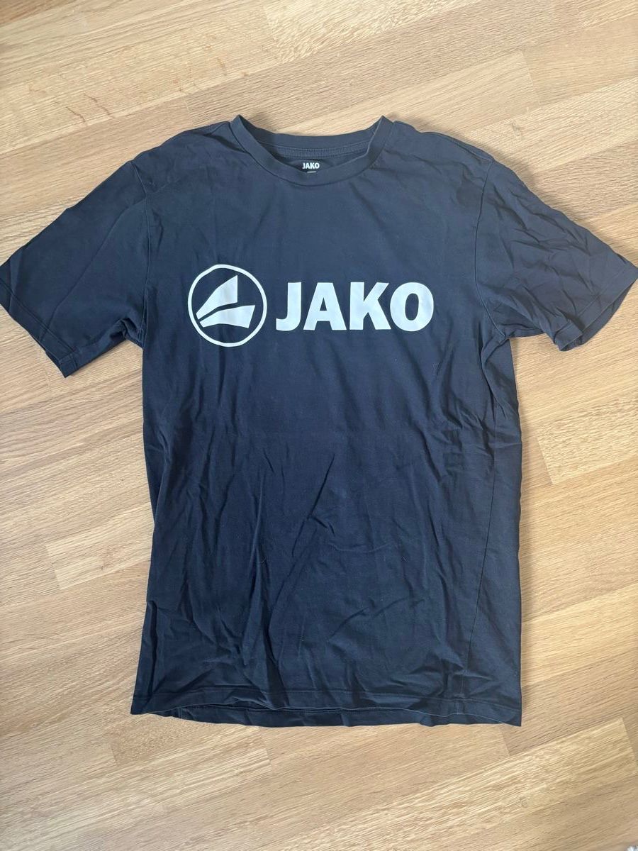 Jako T-shirt: Sport T-Shirt – Nuovo (secondo la descrizione) da Bern venduto da gwilla