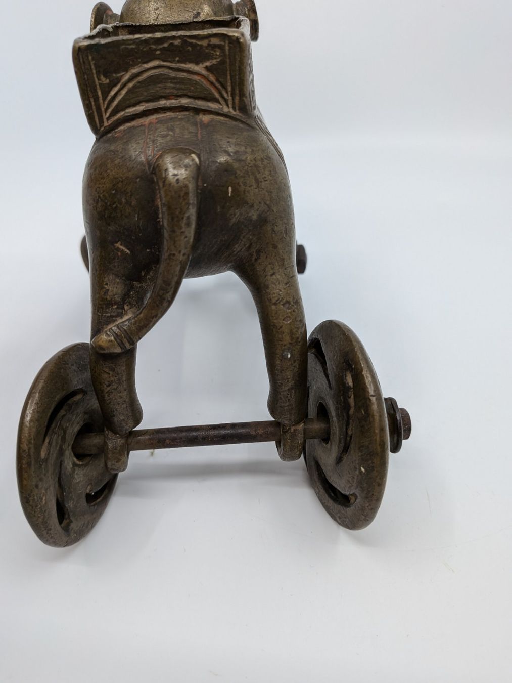 Sculture & Statue: Bronze oder Messing Elefant auf Rädern, Indien ? Nepal ? – Usato da Emmen venduto da Brockofsky 7