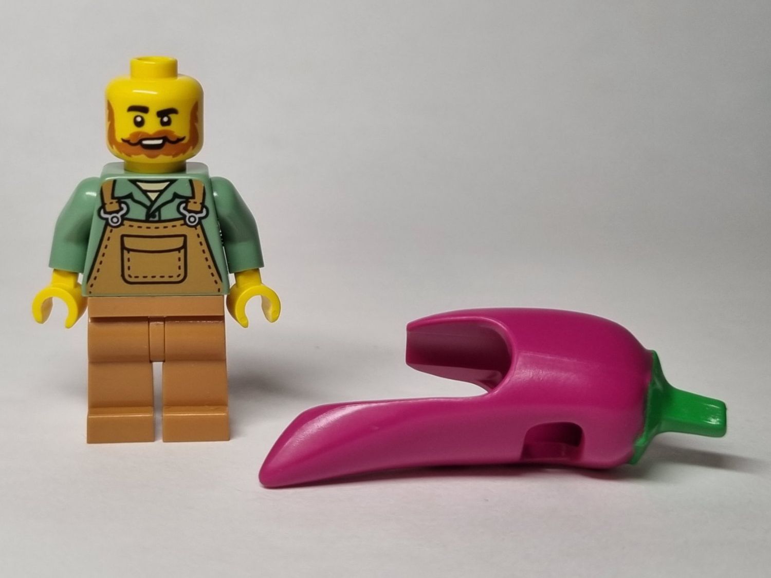 Lego Kit di costruzioni: LEGO BAM Easter 2025 Magenta Chili Pepper Costume Guy – Nuovo (secondo la descrizione) da Basadingen venduto da NekoBricks 1
