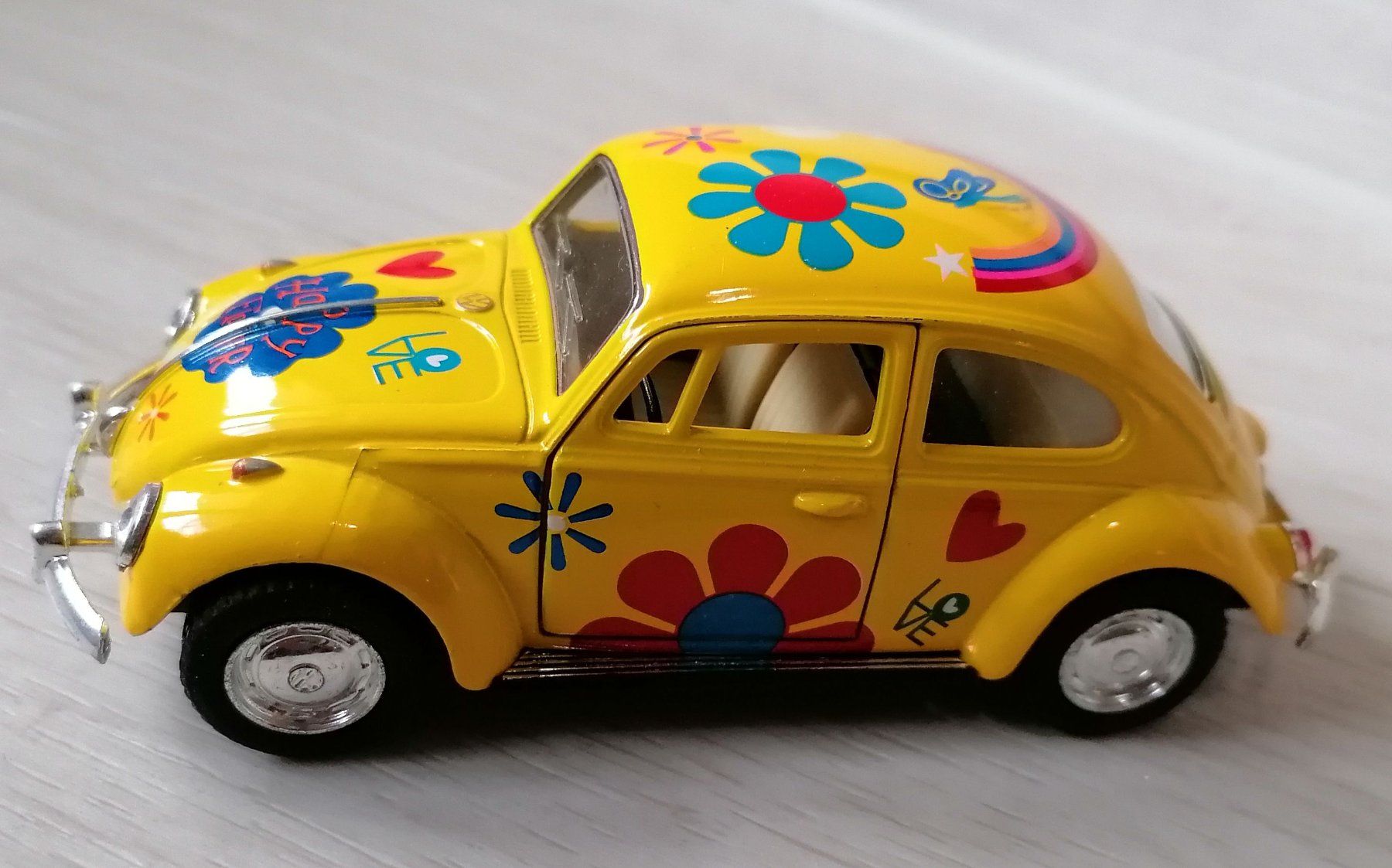 Volkswagen Modellini d'auto: Modellauto VW Käfer Classical Beetle 1967 Hippie Style 1:32 – Usato da Oberurnen venduto da mackrokodile 1