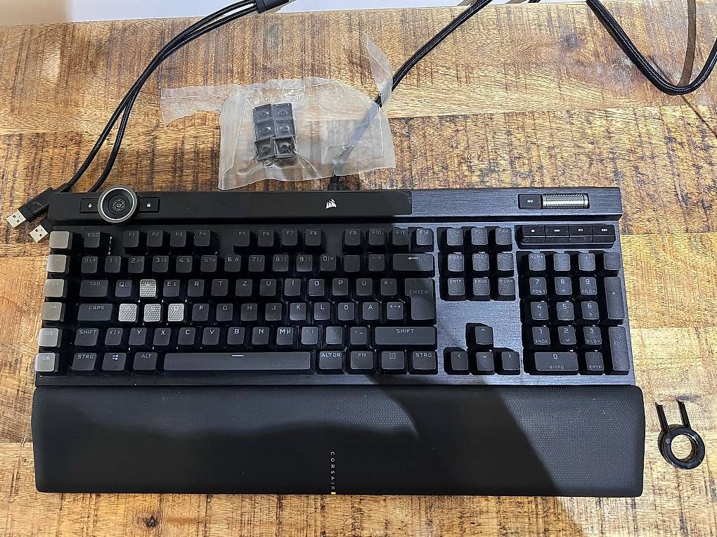 Tastaturen: Clavier Corsair – Gebraucht aus Attalens von lpf_pxg6