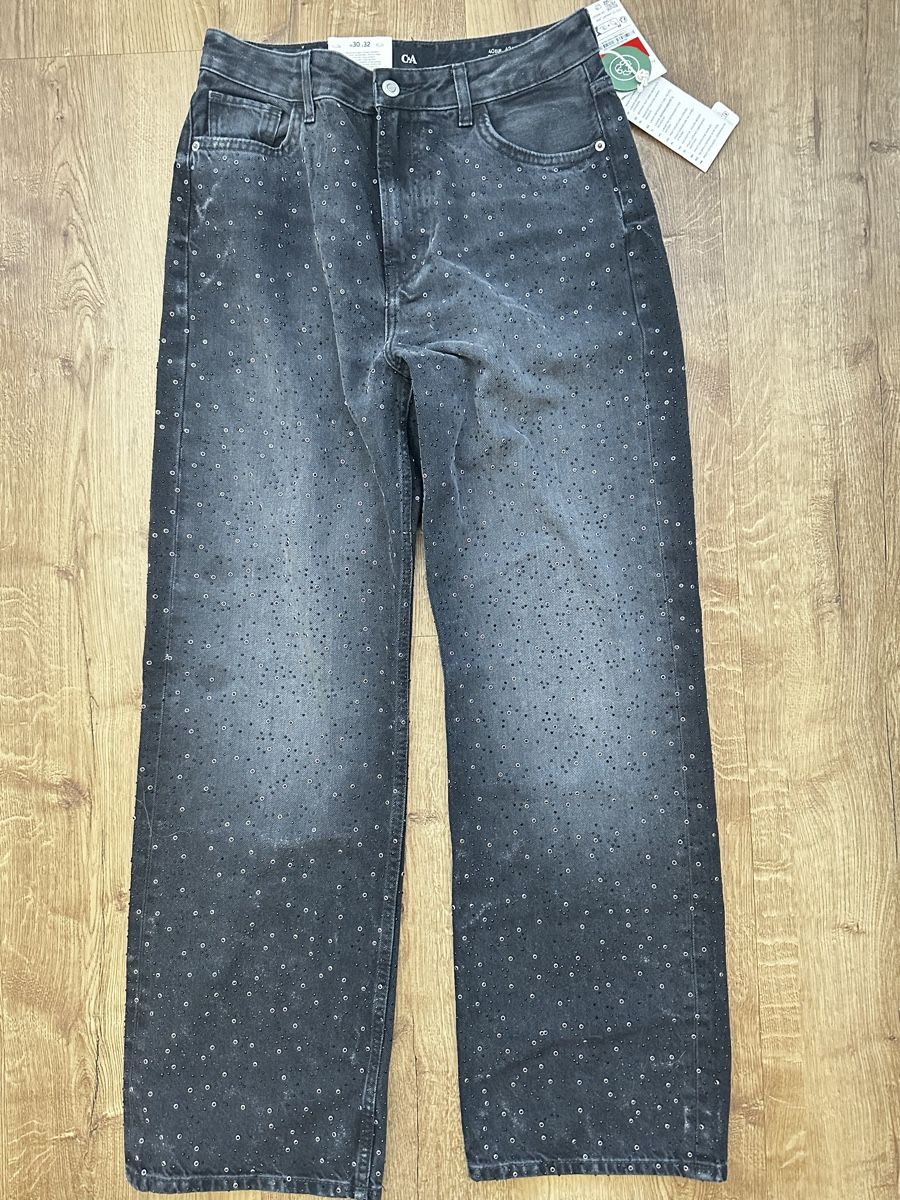 C&A Jeans: Straight Jeans mit Strasssteinen Neu – Neu (gemäss Beschreibung) aus Visp von inf_7cg2