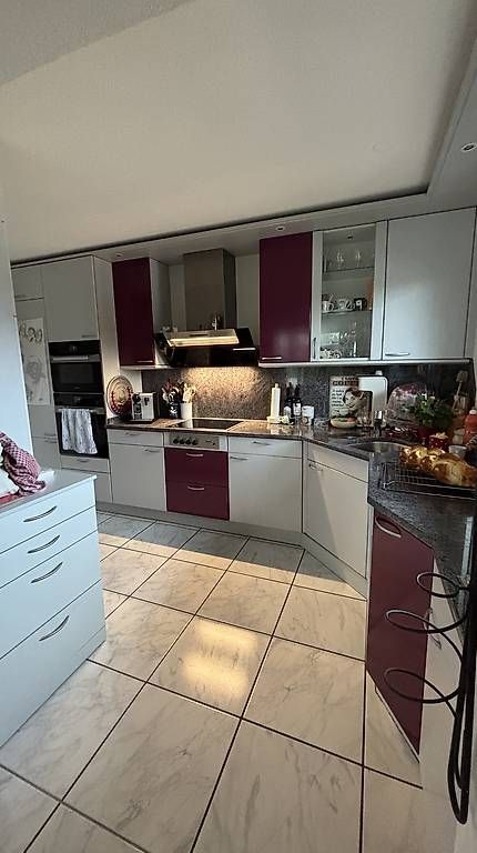 Cucine complete: Küche OHNE Geräte ausser Kochfeld – Usato da Lyss venduto da rumps