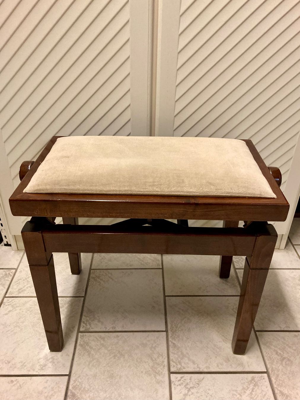 Chaises: Klavierstuhl – D'occasion à Einsiedeln par sabe02