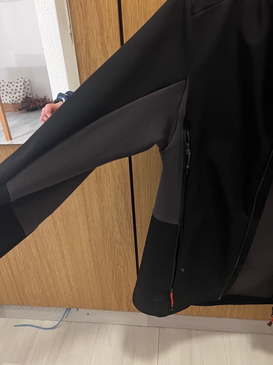 Decathlon Giacche: Quechua Softshell Jacke, Schwarz, Grösse S Top – Usato da Bern venduto da fla_yj25 2