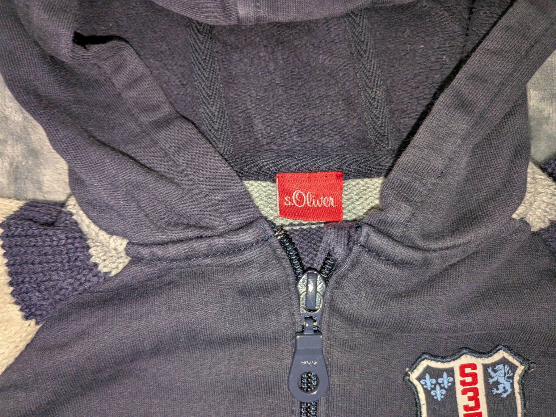 S.Oliver Pullover & Sweatshirts: S.Oliver Pullover mit Kapuze, Grösse 80 – Gebraucht aus Pfaffhausen von ZwergeUndMehr 2
