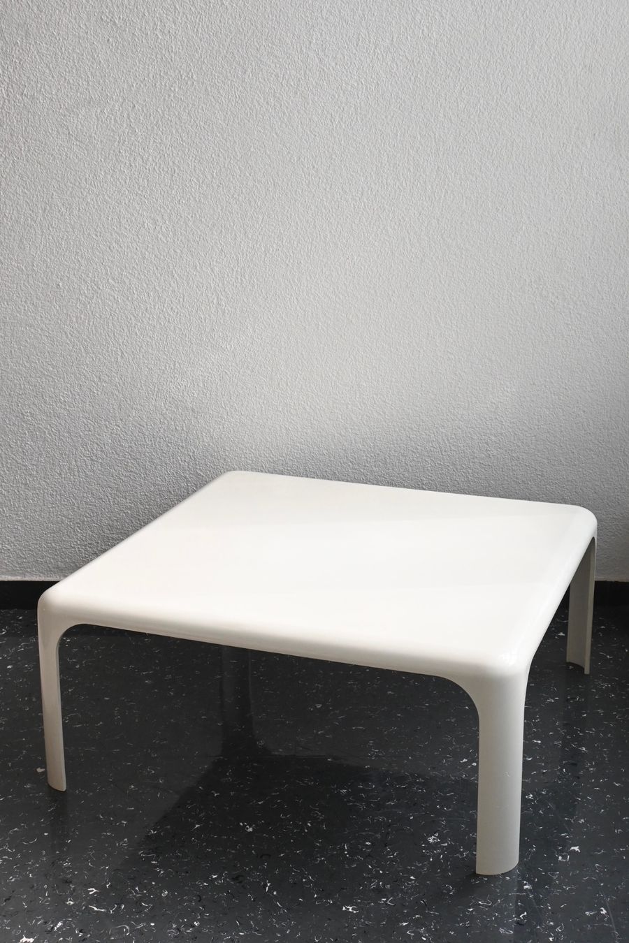 Tavoli: Demetrio 70 Couchtisch Magistretti – Usato da Zürich venduto da starch.studio 1