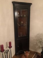 Hochwertige schwarze Eckvitrine 
