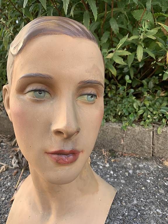 Skulpturen & Statuen: Ausdrucksstarke original Art Deco Büste – Gebraucht aus Rothrist von Oddymanliane