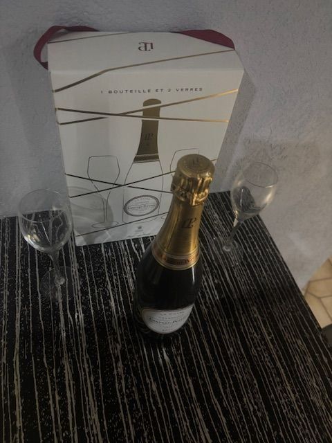 Laurent Perrier Bevande alcoliche: Coffret Laurent-Perrier  Brut avec 2 verres – Nuovo e nell'imballaggio originale da Corcelles-Payerne venduto da coach 1