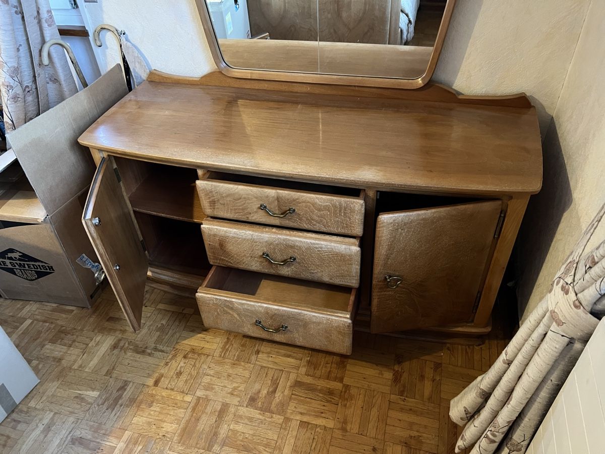 Tavoli da trucco: Coiffeuse de chambre à coucher avec miroir – Usato da Epalinges venduto da jpe_2twg 3