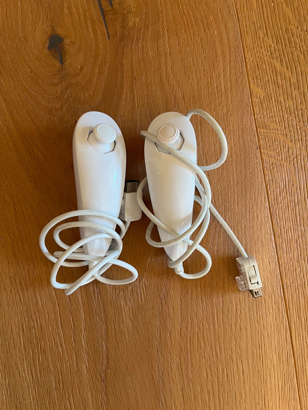 Nintendo Controller: Nintendo Wii Controller Set – Usato da Düdingen venduto da Valu007 2