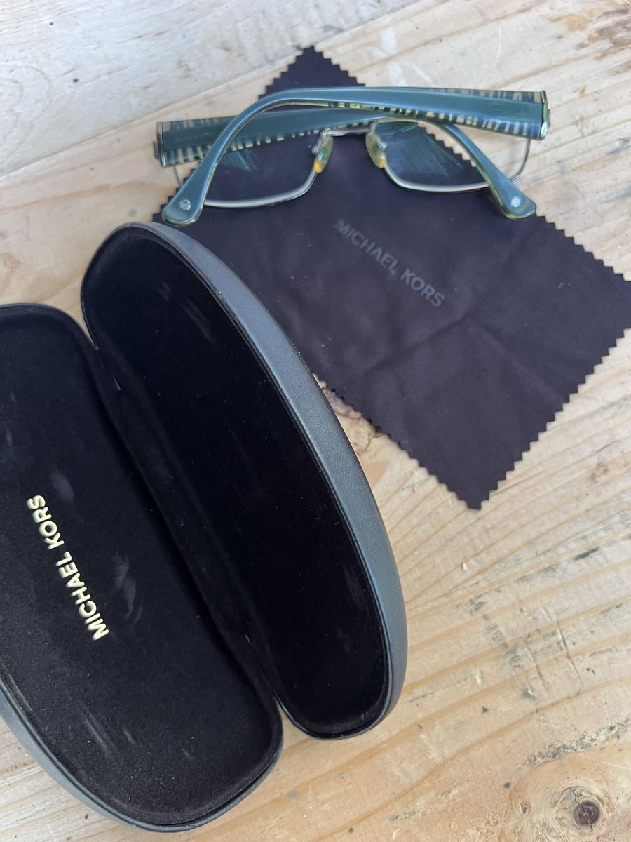 Michael Kors Occhiali & Lenti: Michael Kors Brille Etui Set gebraucht  – Usato da Neuenhof venduto da Willi111