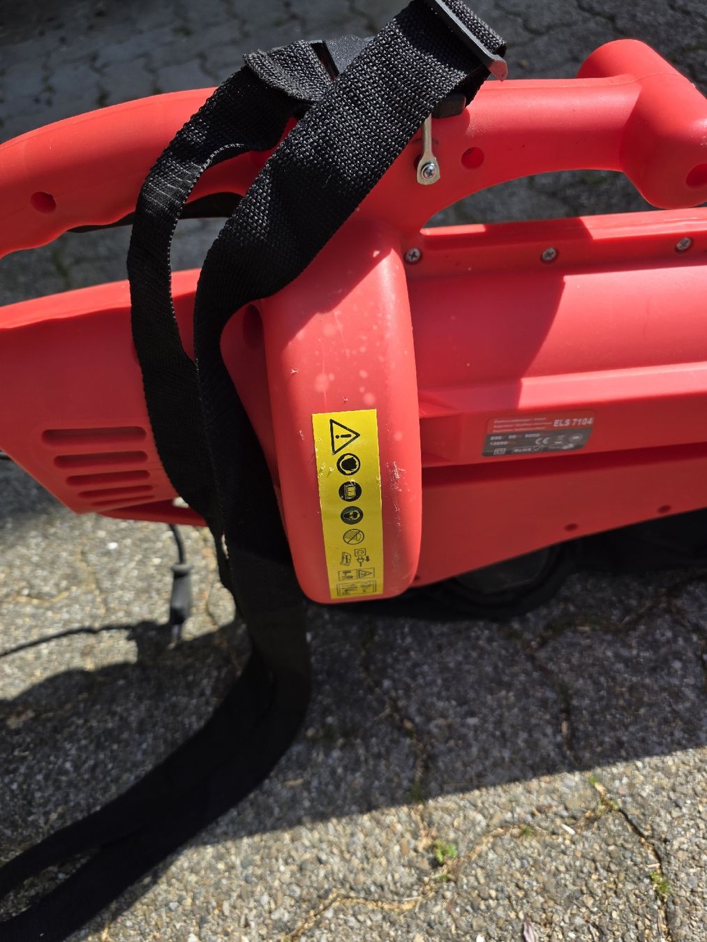 Soffiatori & Aspiratori per foglie: Powerful Red Garden Leaf Blower . – Usato da Hinwil venduto da Ehretstock8 2