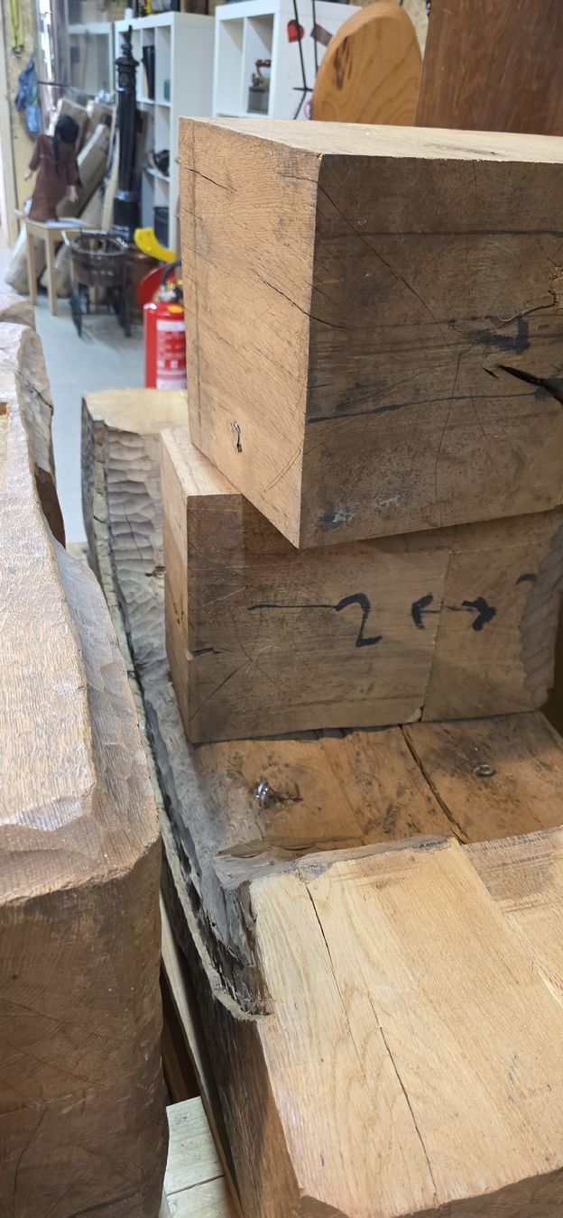 Tavoli: Einzigartig Holzskulptur Eiche Salontisch mit Granit Platte – Usato da Wittenbach venduto da gruezi-schwiz 4