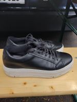 Baskets Vagabond noires cuir, semelles blanches, taille 39 