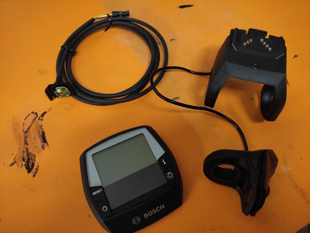 Bosch Intuvia Display mit Halterung und Kabel Kaufen auf Ricardo