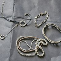lot de bracelets argentés 