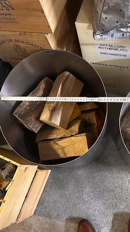Camini: Edelstahl Kaminholzbehälter auf Rollen – Usato da Nottwil venduto da Isicel 3