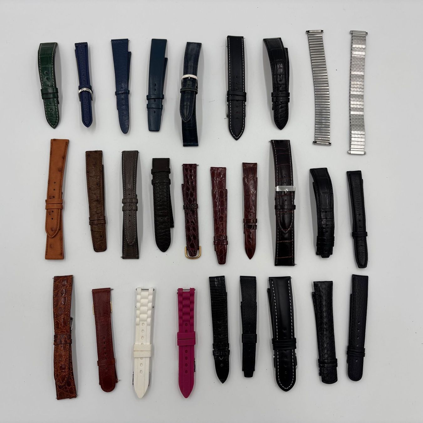 Armbänder & -reifen: Lot de 28 bracelets de montre – Gebraucht aus Delémont von Loccaze2015