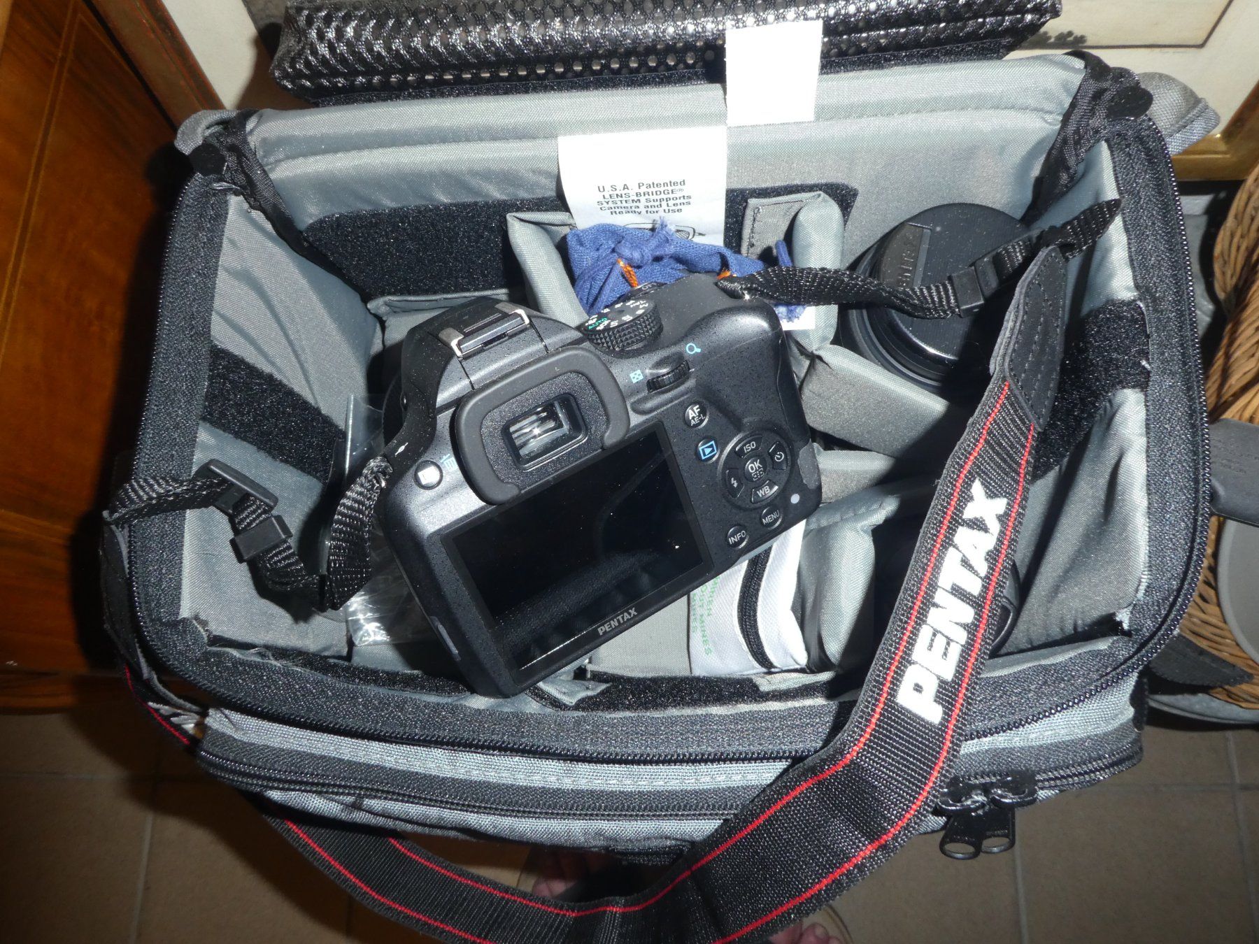 Pentax Kamera: Kameratasche mit Pentax K-50 SR und Objektiven etc . – Gebraucht aus Chur von Diversico2010 2