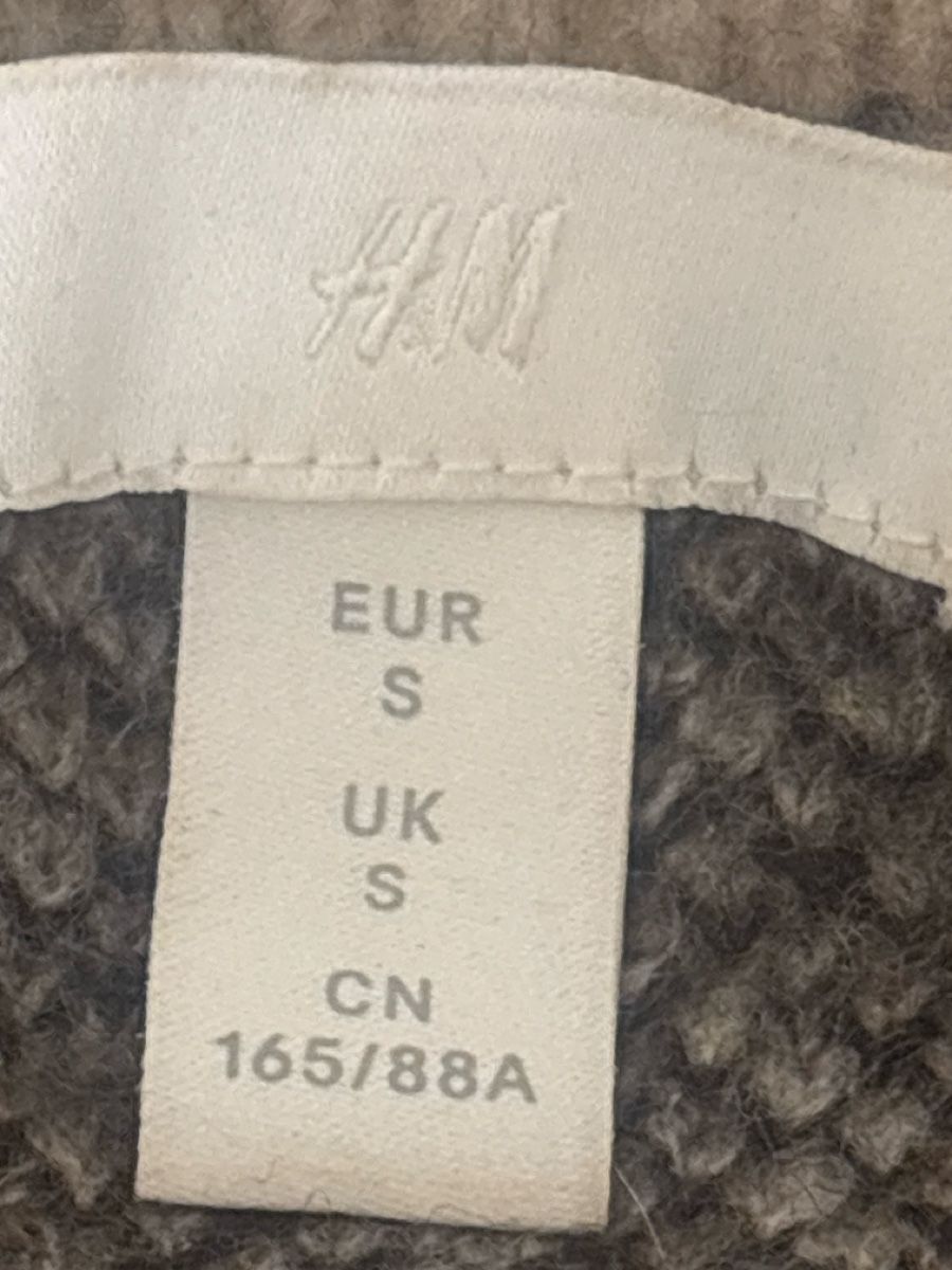 H&M Pullover & Sweatshirts: H&M Pullover Leo Muster Grösse S guter Zustand (No) – Gebraucht aus Wallisellen von ASZT 3