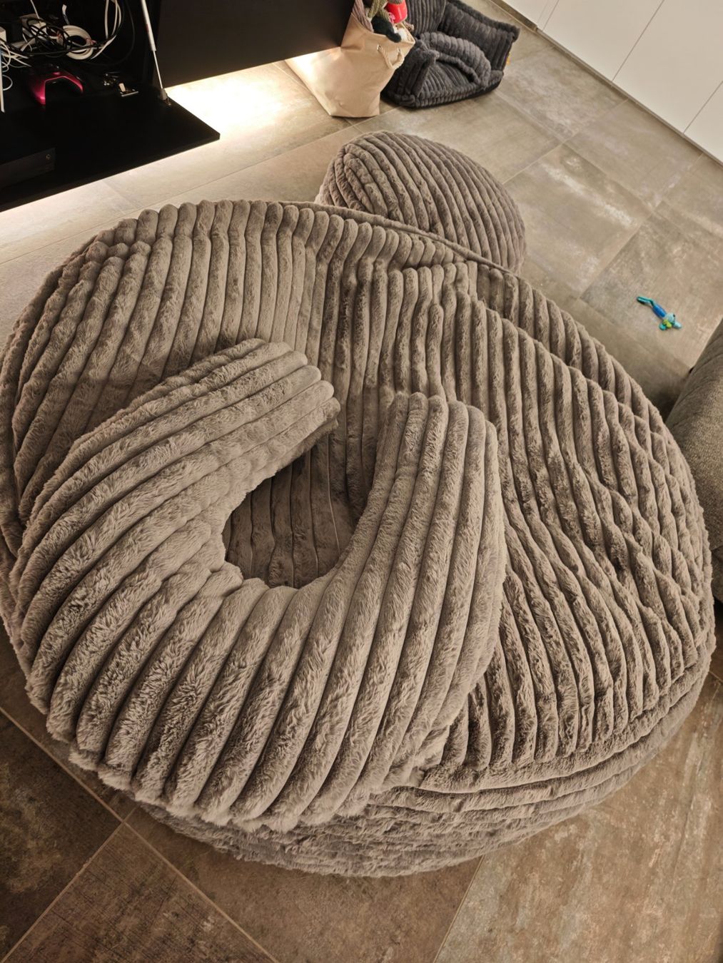 Poltrone: Neuwertiger XXL Sitzsack inkl. Sitzhocker – Nuovo (secondo la descrizione) da Sempach venduto da Hue_Zer 2
