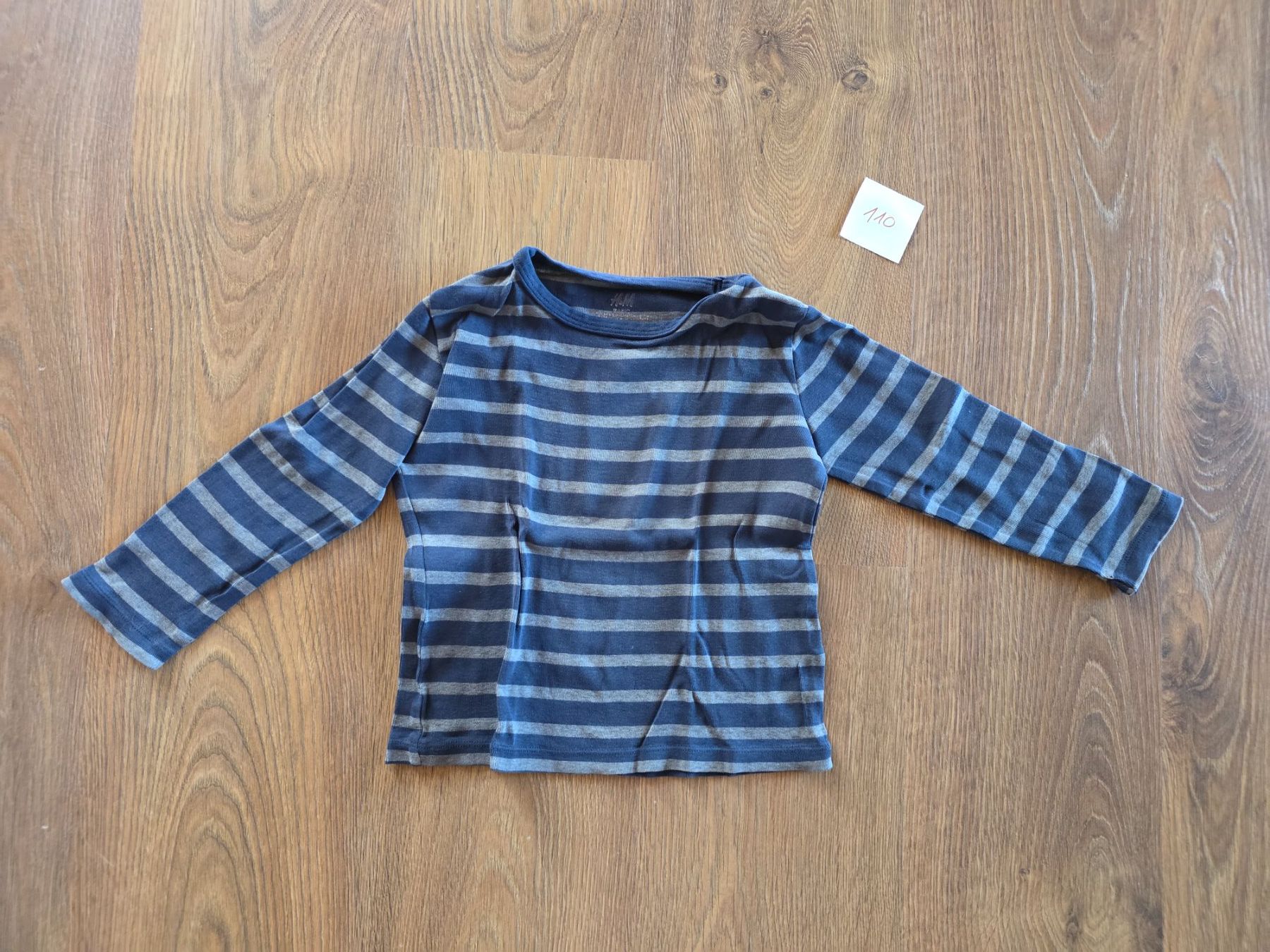H&M Chemises, T-shirts & Polos: Langarmshirt, Longsleeve H&M Gr. 110 – D'occasion à Nebikon par Japostyle
