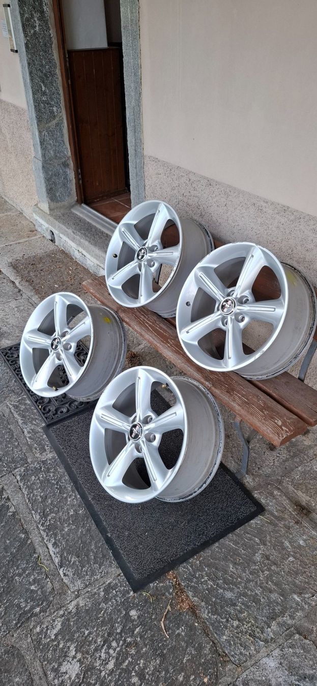 Ford Cerchioni: Cerchi originali Ford Mustang – Usato da Minusio venduto da cip_yby5 6