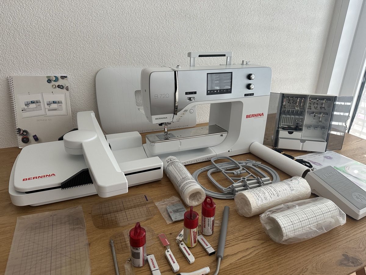 Bernina Macchine da cucire: Bernina B720 inkl. Stickmodul und Zubehör – Usato da Schaffhausen venduto da pinca19 1