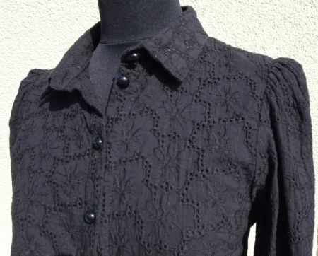 Navyboot Bluse schwarz Spitze Gr 40 38 Lochstickerei