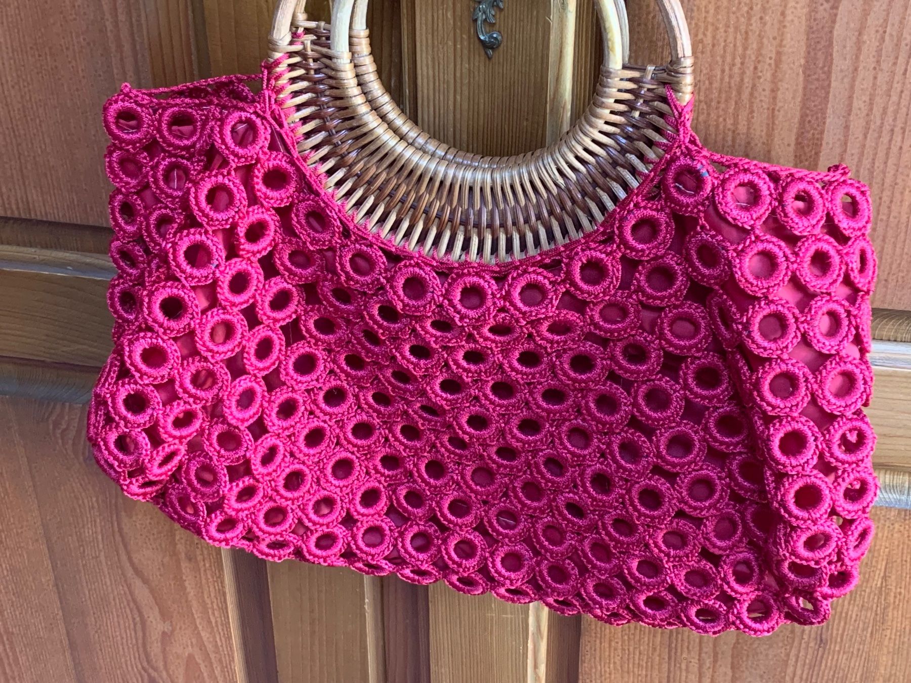 Borse da donna: Hübsche Tasche rot mit Holzgriffen - ein Blickfang! – Usato da Nunningen venduto da silvermoon68 1