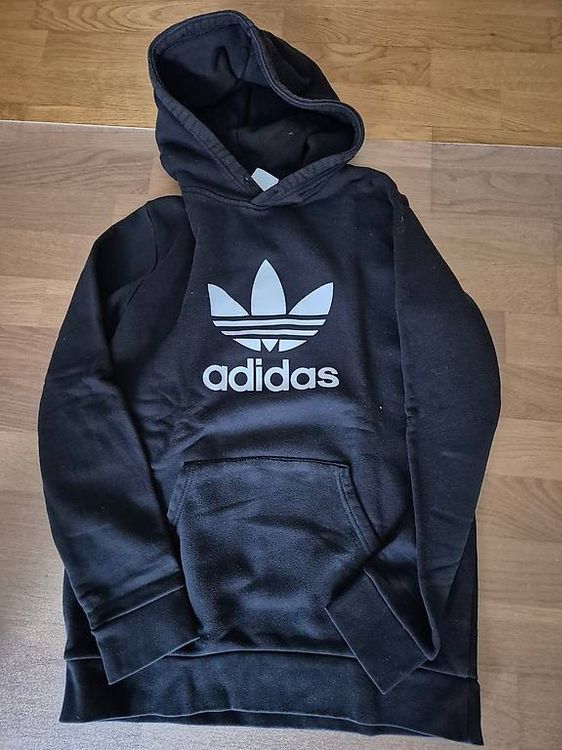 Schwarzer Hoodie der Marke Adidas 1