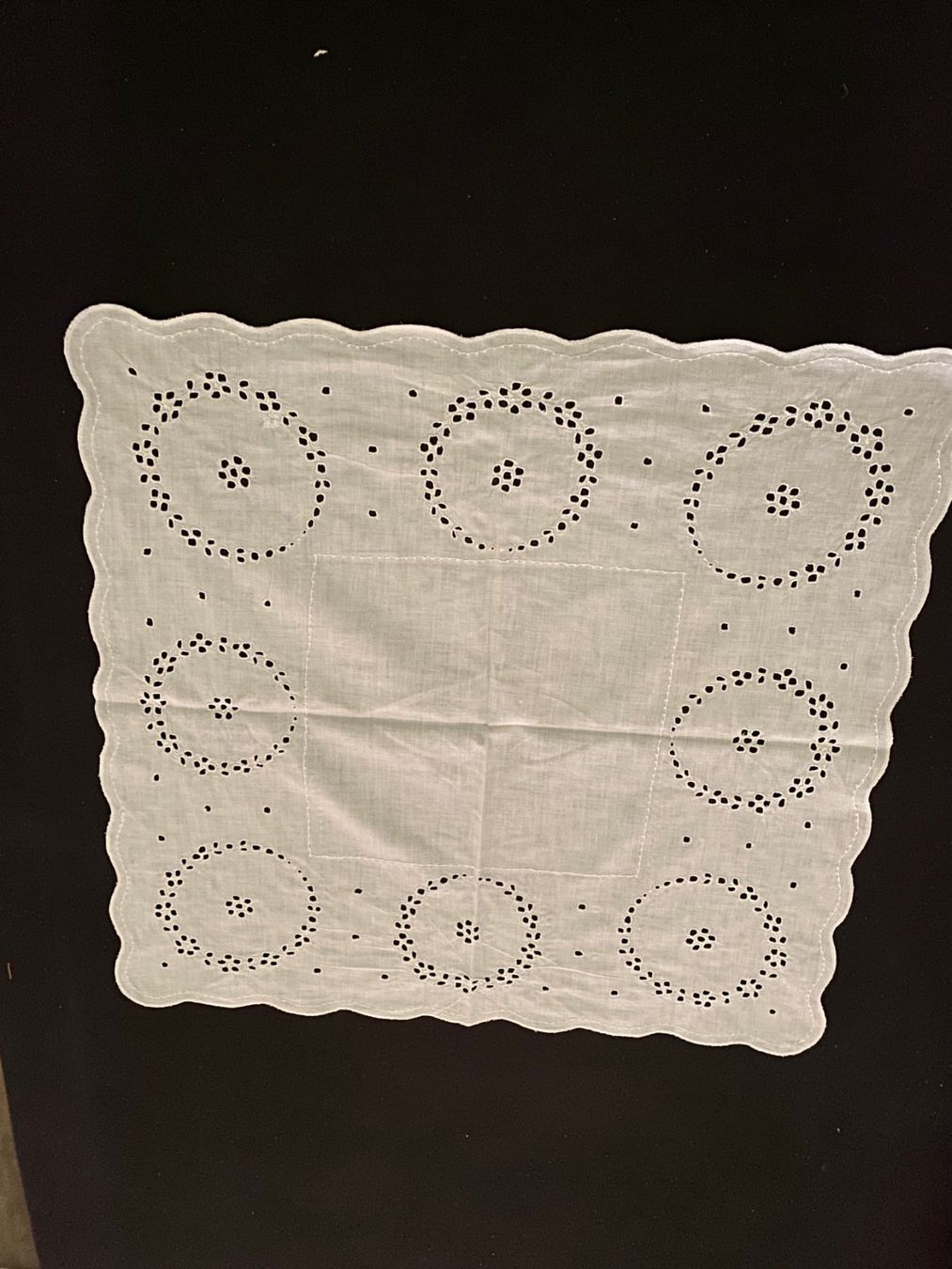 Altra biancheria da tavola: Deckchen/Mitteldecke weiss  57x54cm – Usato da Allenwinden venduto da Obalu 1