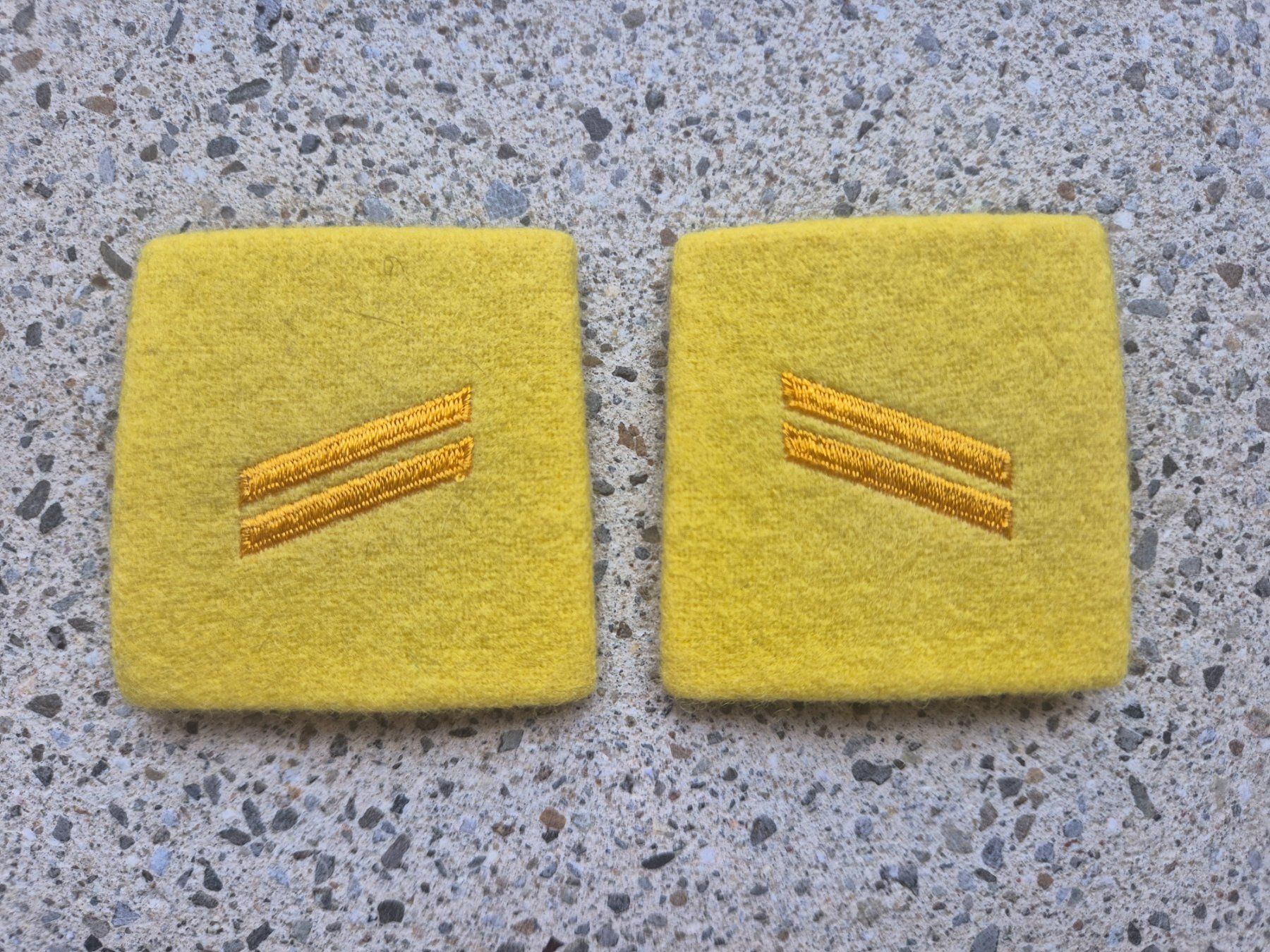 Schweizer Armee Placchette & Badge: Gradabzeichen Patten Set Gefreiter Panzergrenadier – Nuovo e nell'imballaggio originale da Riedholz venduto da fr_sIruP