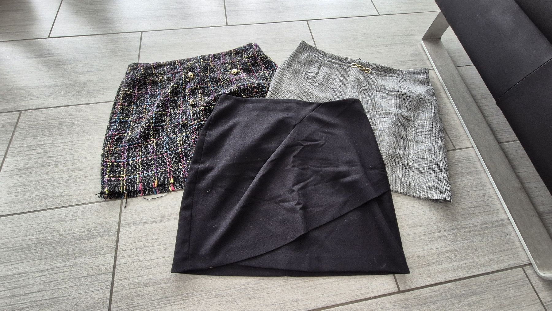 Esprit Gonne: 3 gonne nuove Esprit, H&M... – Nuovo (secondo la descrizione) da Riazzino venduto da RagusaM