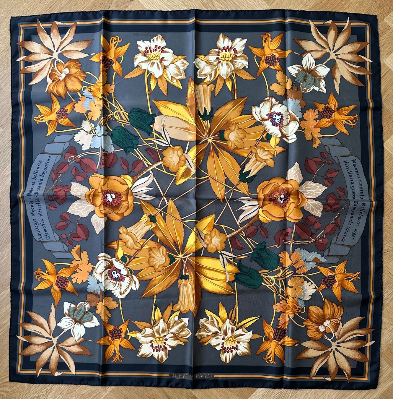 Hermès Foulards, Tücher & Schals: Carré Hermès Fleurs d'Hellade Original Orange Box – Neu (gemäss Beschreibung) aus Bern von der_karl