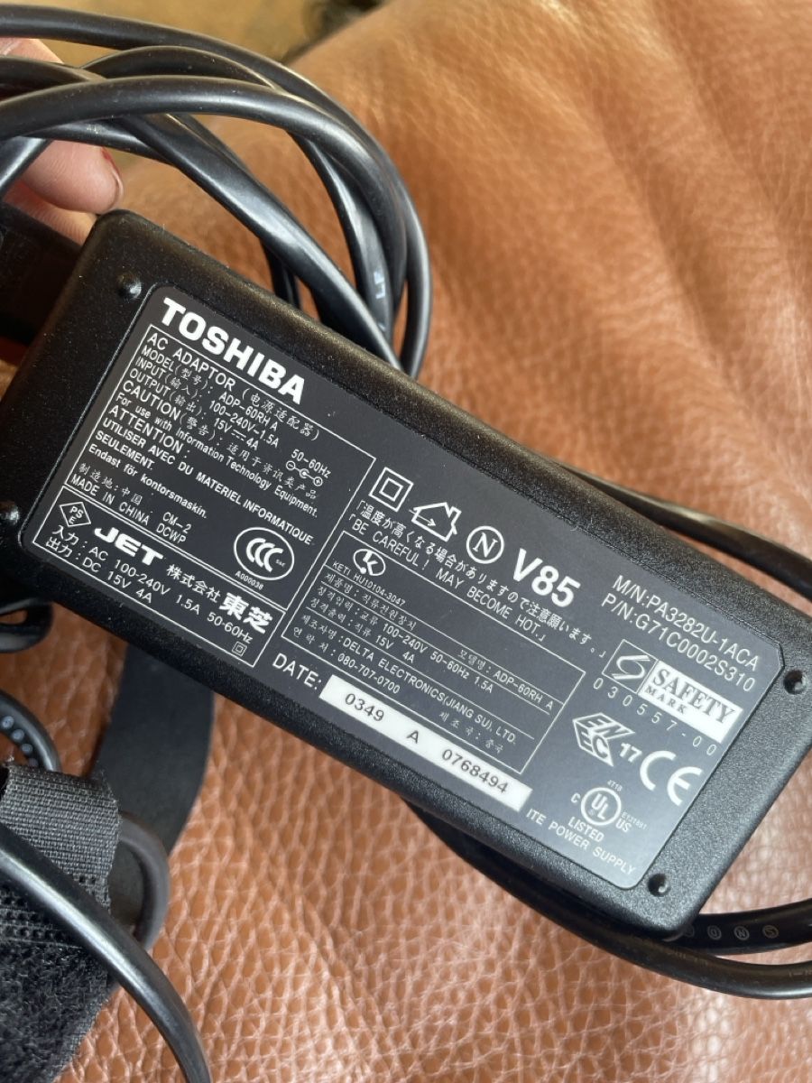 Toshiba Caricabatterie: Ladekabel Toshiba – Usato da Freidorf TG venduto da ibipatria 1