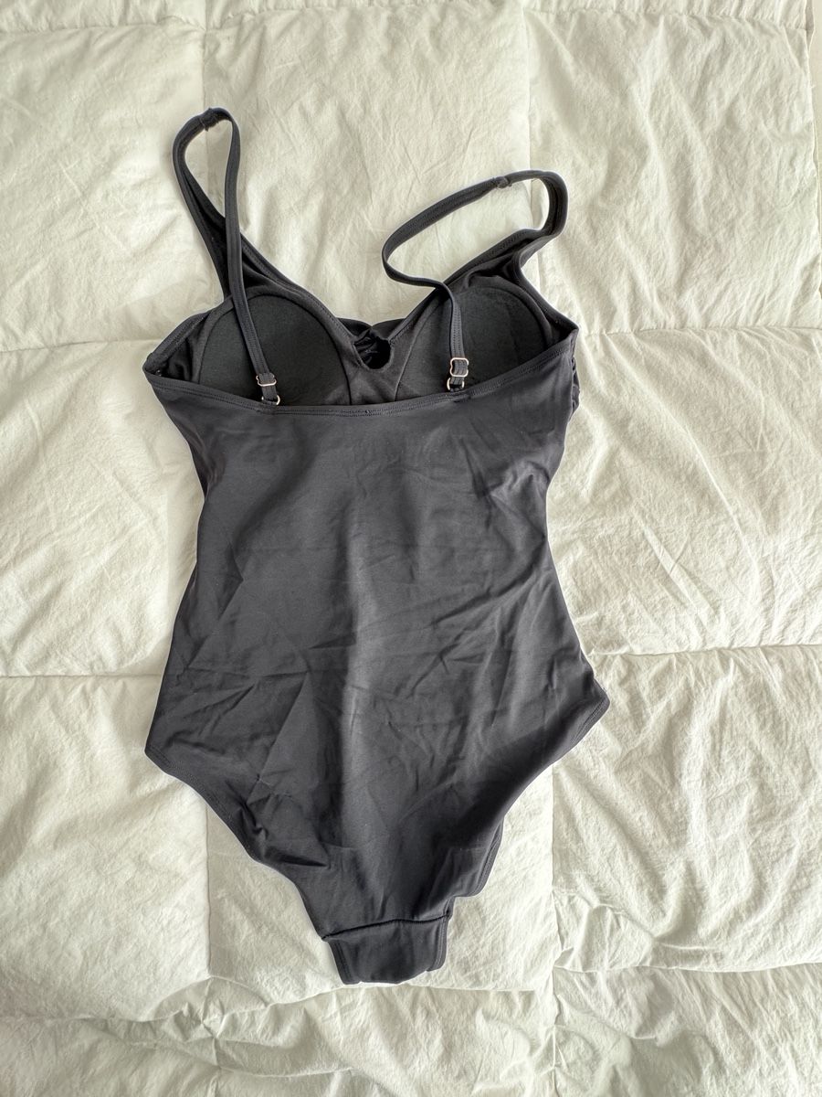 Costumi da bagno & Bikini: Chic One-Piece Swimsuit - Size M - Black Color – Usato da Zürich venduto da Tanja_G88 1