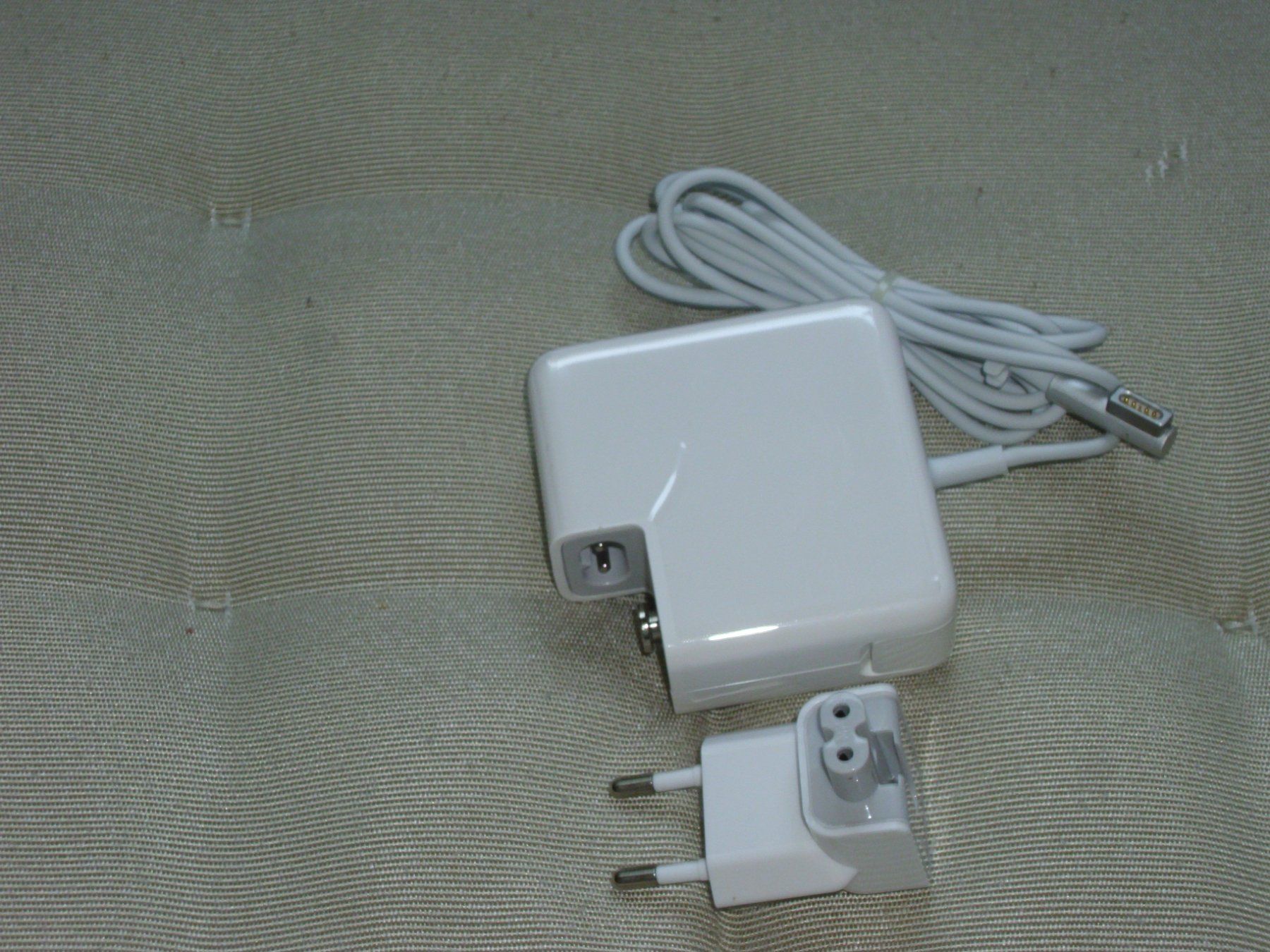 Ladegerät: MacBook Ladegerät 85 Watt – Neu und originalverpackt aus Oberengstringen von EAK11